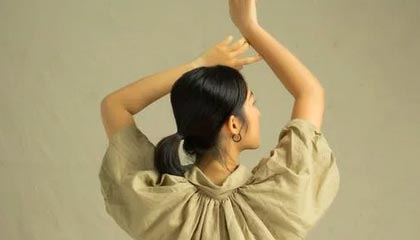 必赢体育登录入口-周海滨：收到国足纪念球衣非常感动 30多年没白踢